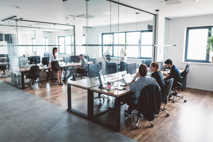 Faut-il vendre ou conserver vos bureaux actuels ? L’analyse de Leaseo, votre conseil en immobilier d’entreprise à Paris