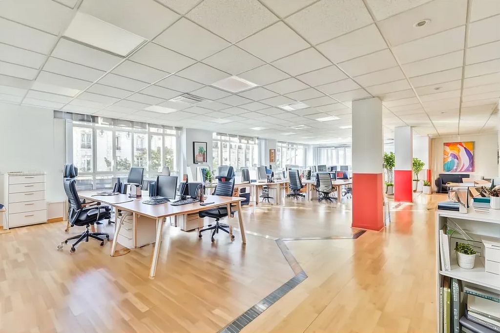 Bureaux à louer Rue Saint-Maur (Métro ligne 3) de 250m² Photo 1