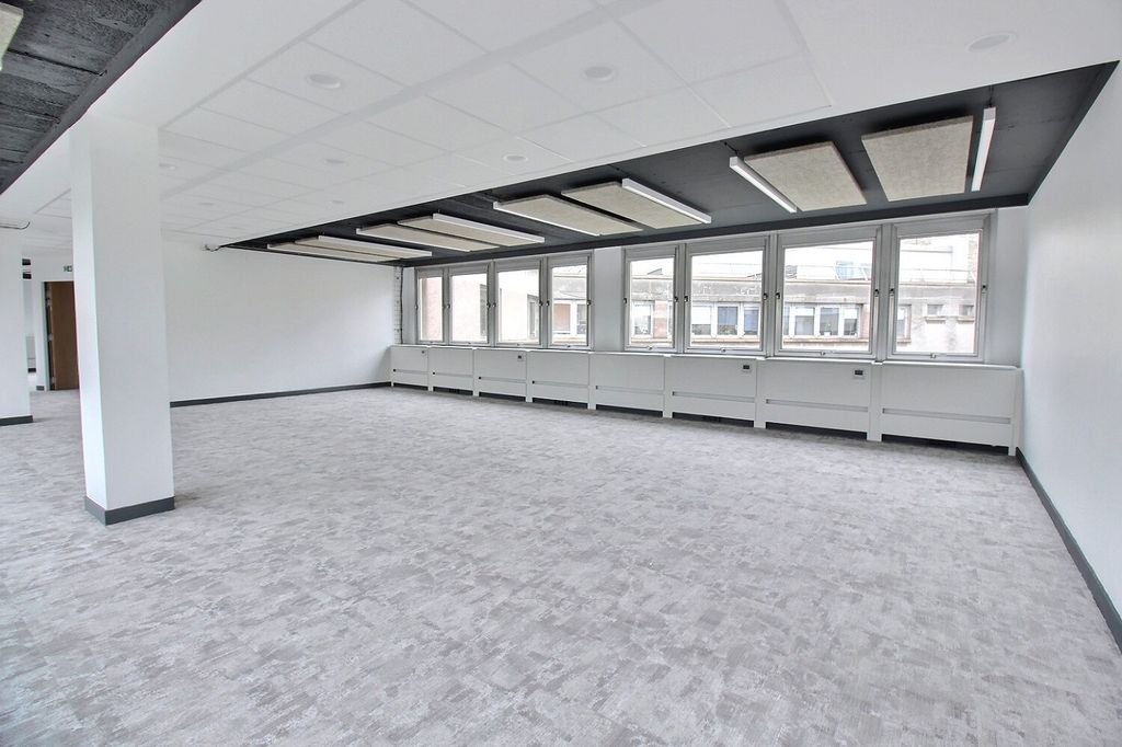 Bureaux à louer Corentin-Cariou (Métro ligne 7) de 950m² Photo 3