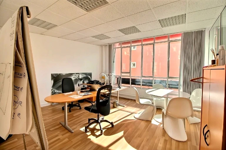 Bureaux à louer Rue Saint-Maur (Métro ligne 3) de 250m² Photo 3